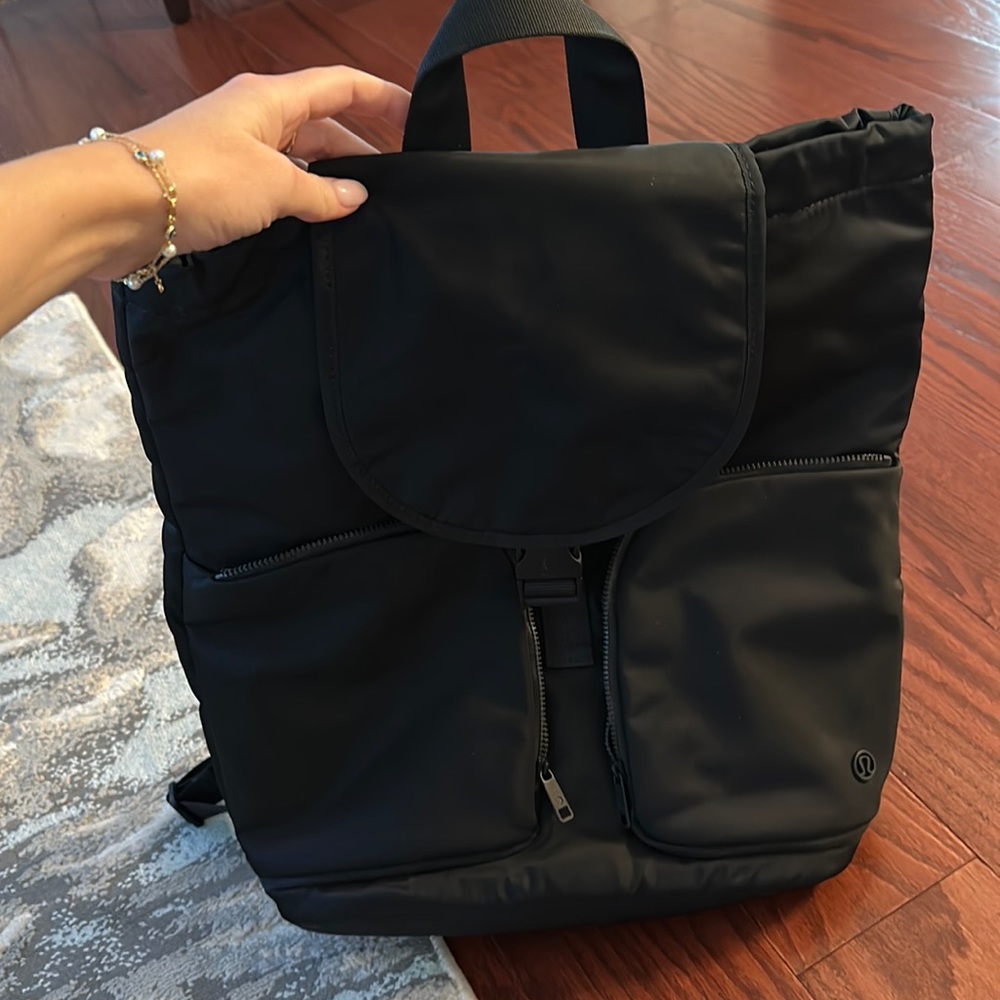 Black lululemon backpack